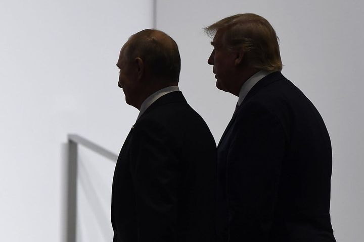 Repetition of the Munich Agreement or the Molotov-Ribbentrop Pact: How to Perceive the Public Dialogue between Trump and Putin?