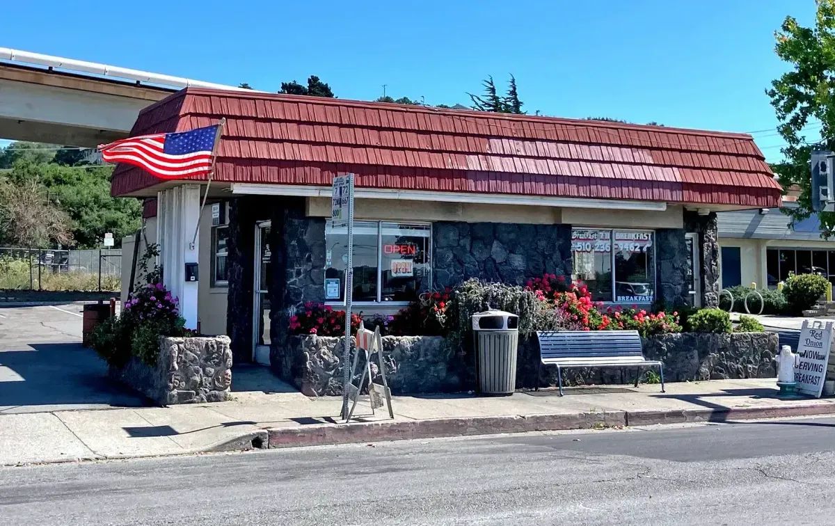 On the Richmond Burger Trail: Red Onion under the BART tracks