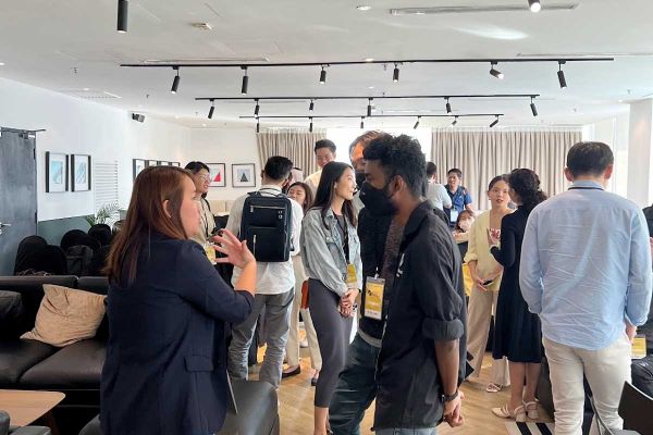 How to talk to anybody – in a networking event.