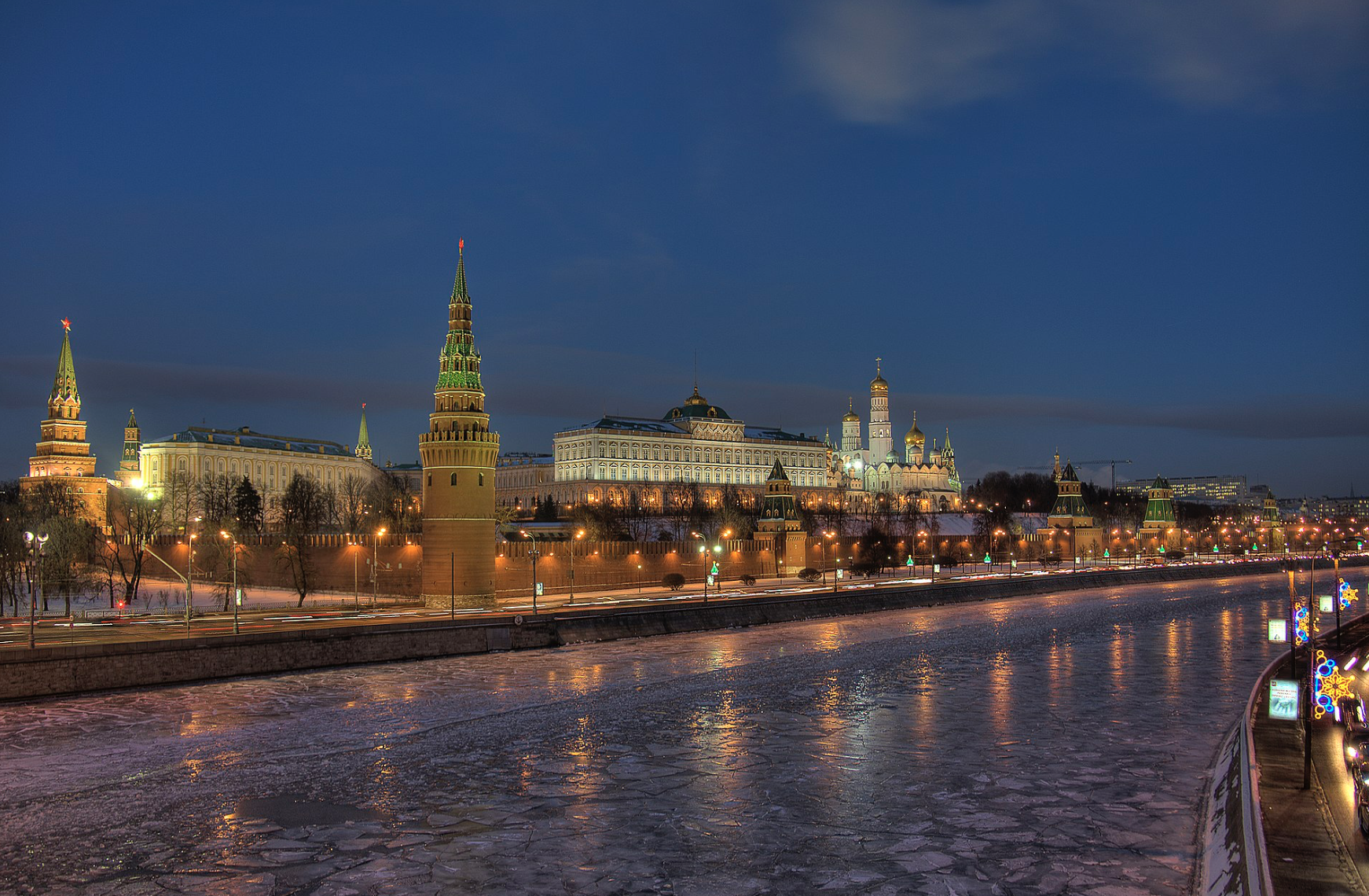A wintry view of the Kremlin and Moskva River&nbsp;in Moscow