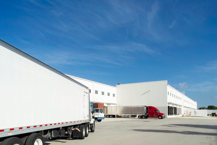 Machines cannot yet do the complex driving needed to "dock" big trucks (Image: Interstate)