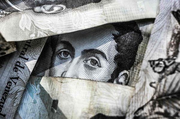 Unmasking money-laundering gangs with AI and graph databases