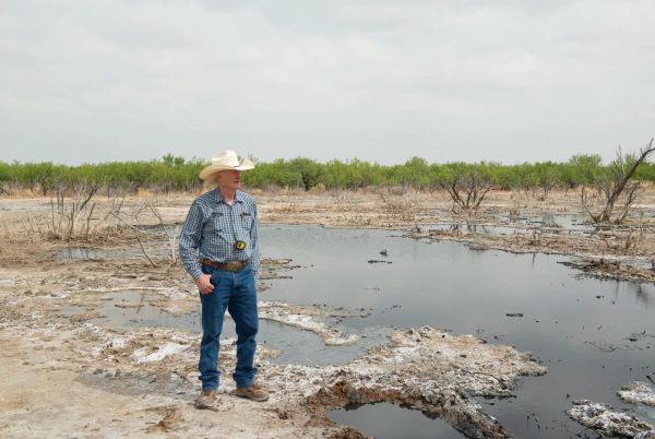 Abandoned 'dry hole' oil wells are polluting Texas farms, ranches and groundwater. The state won’t fix them.