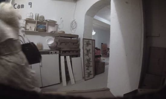 “租屋貪小便宜，小心租到鬧鬼的房屋！！”，提醒丹麥人找房子時別貪小便宜忽略安全，租屋網Lejebolig.com將便宜公寓改造成鬧鬼的房子，讓貪小便宜的看房客嚇到奪門而出，也因此吸引大量觀看分享