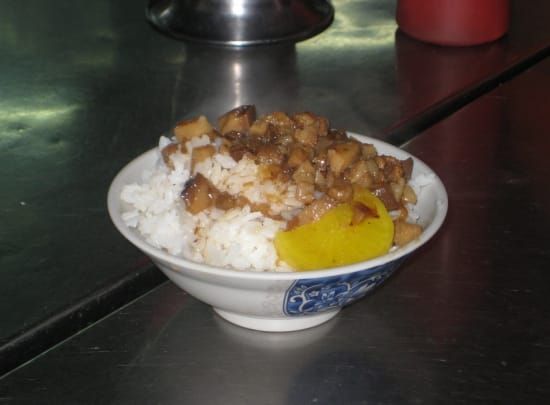 老師傅的生意智慧：不要只想做最好吃的滷肉飯，而是做出好吃的新食物，而它味道剛好很像滷肉飯