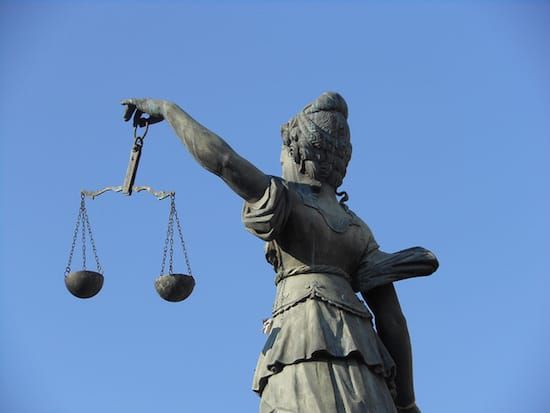 兇惡男主管就是沒救的變態，兇惡女主管卻令人好奇她一定發生了什麼事？