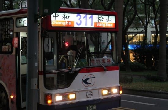 為什麼上班族應該搭公車？因為可以遇見人的最真實一面