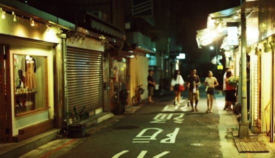 這一代我們都在「住老家」，溫暖熟悉之中失去了搬家的理由
