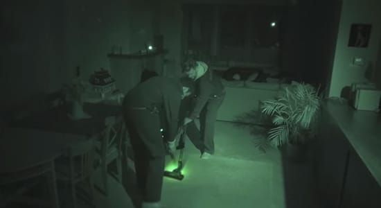 半夜潛入熟睡人家中用靜音吸塵器清潔，居然沒人發現？Bosch吸塵器展現超靜音特性，用偷拍實境實驗，潛入熟睡民眾家中偷偷清潔，來證明真的是超靜音
