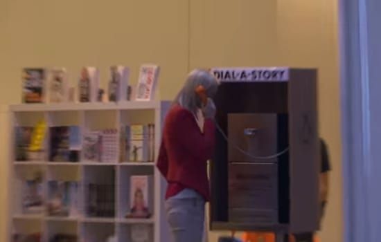 出版社在書店設立「Dial-A-Story」電話亭，逛書店的人只要拿起電話筒，就可以和他們喜歡的作者”講電話“，與作者相互分享人生故事，如此與眾不同的電話亭，吸引許多路人與出版社的電話亭互動，拉近讀者和作者間的距離