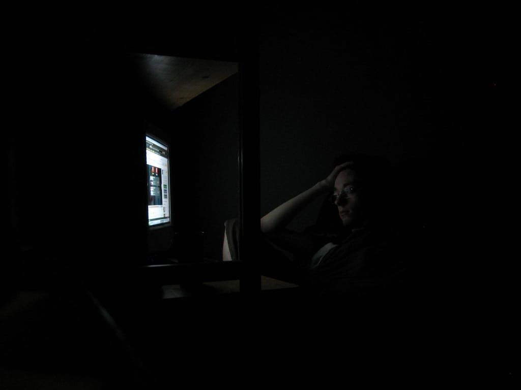 上這堂課只為了和網友見面，渾然不知自己正一步步陷入一個神祕詭譎事件