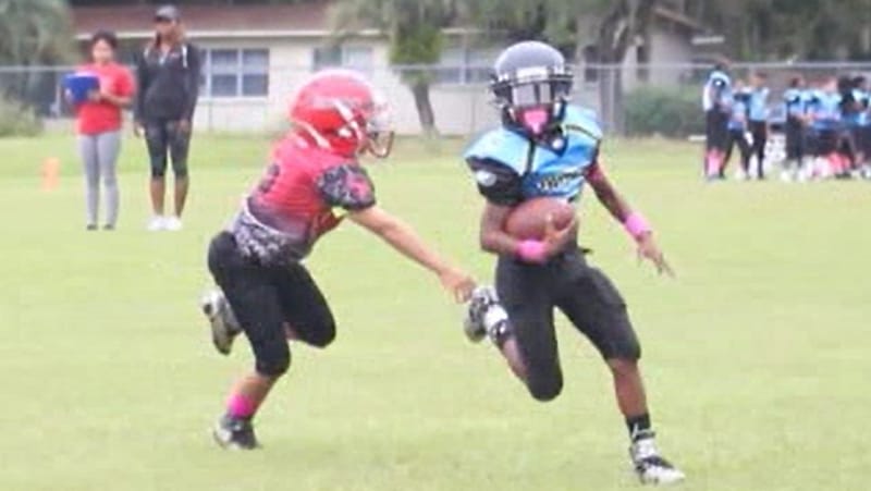 Vernell Brown III (right) runs around the corner while playing for the Gainesville Panthers in 2015.