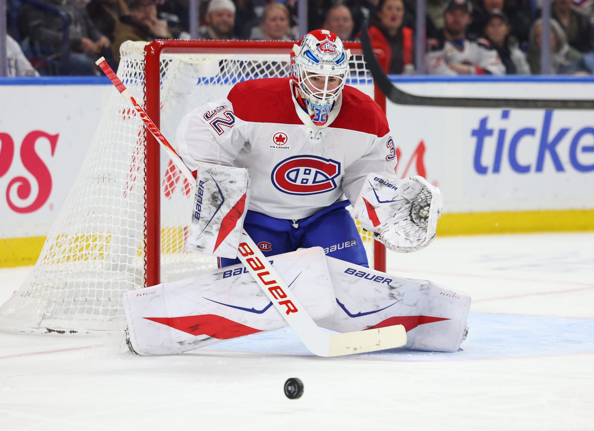 Montreal Canadians goalie Jacob Fowler gets ready to block a puck in the the Jan. 15 game against the Buffalo Sabers.