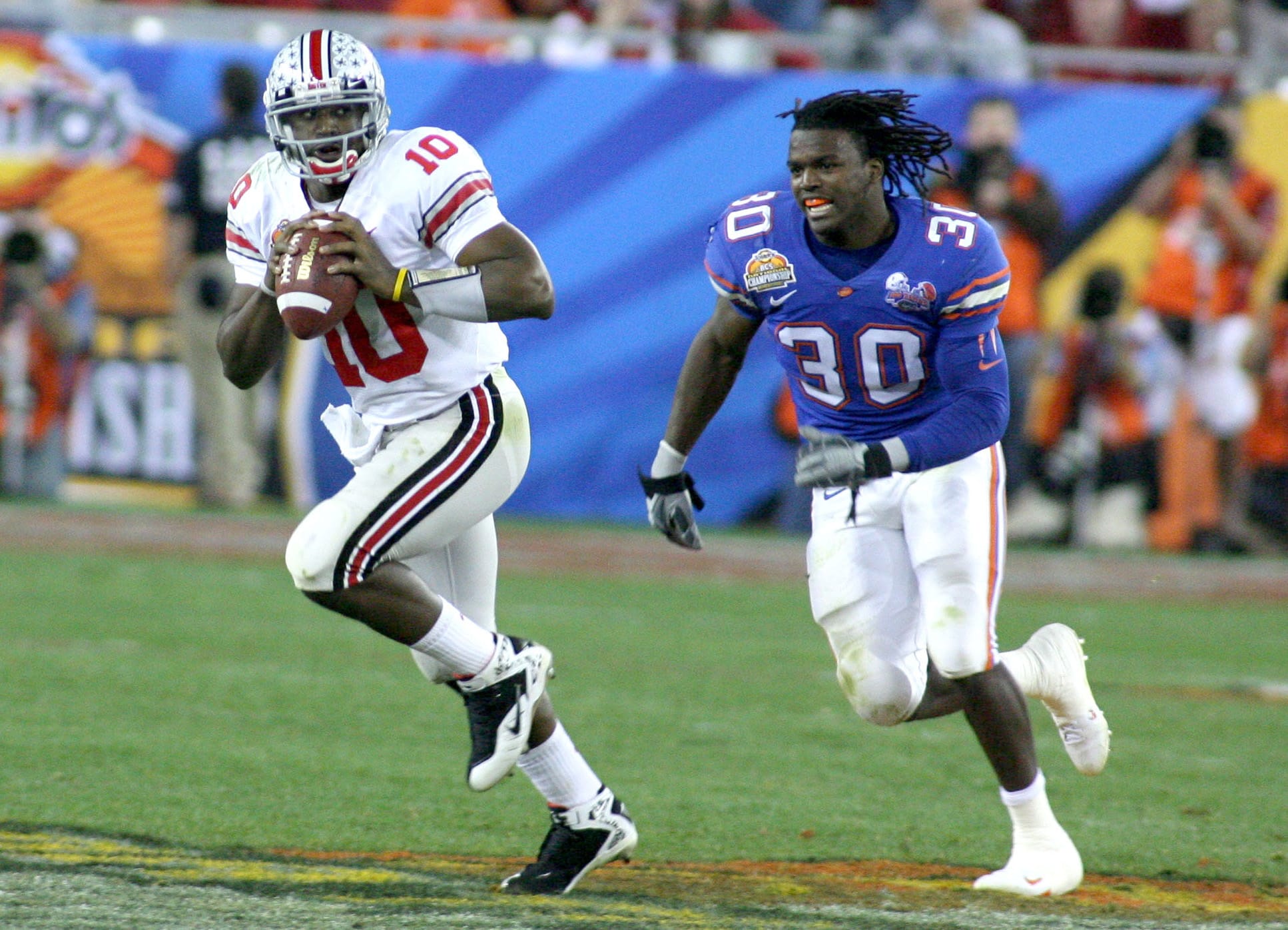 Jan 8, 2007; Glendale, AZ, USA; Florida linebacker Earl Everett (30) without his helmet goes after Ohio State quarterback Troy Smith (10) for the sac in the second half of the BCS National Championship game at the University of Phoenix Stadium.