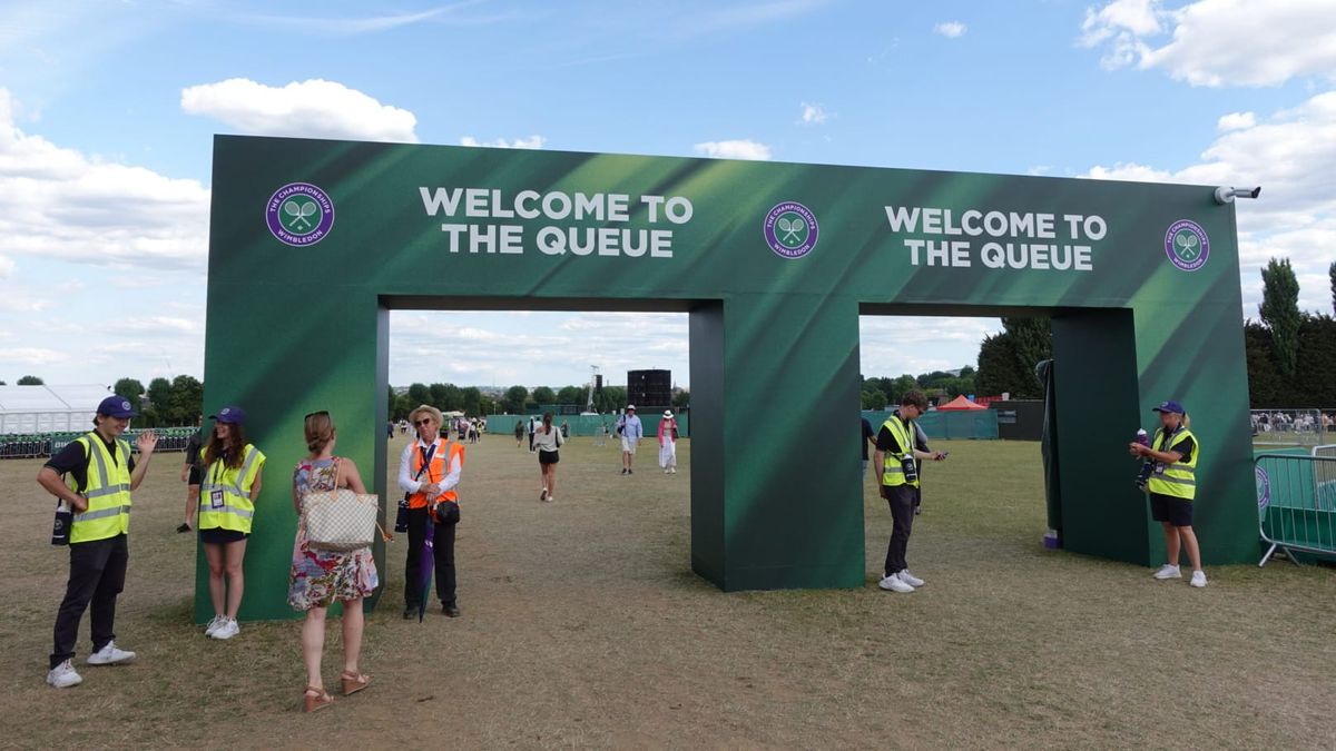 A Night Out In The Queue