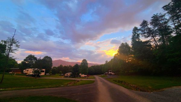 Campground Review: Honeysuckle Meadows RV Park (Great Smoky Mountains)