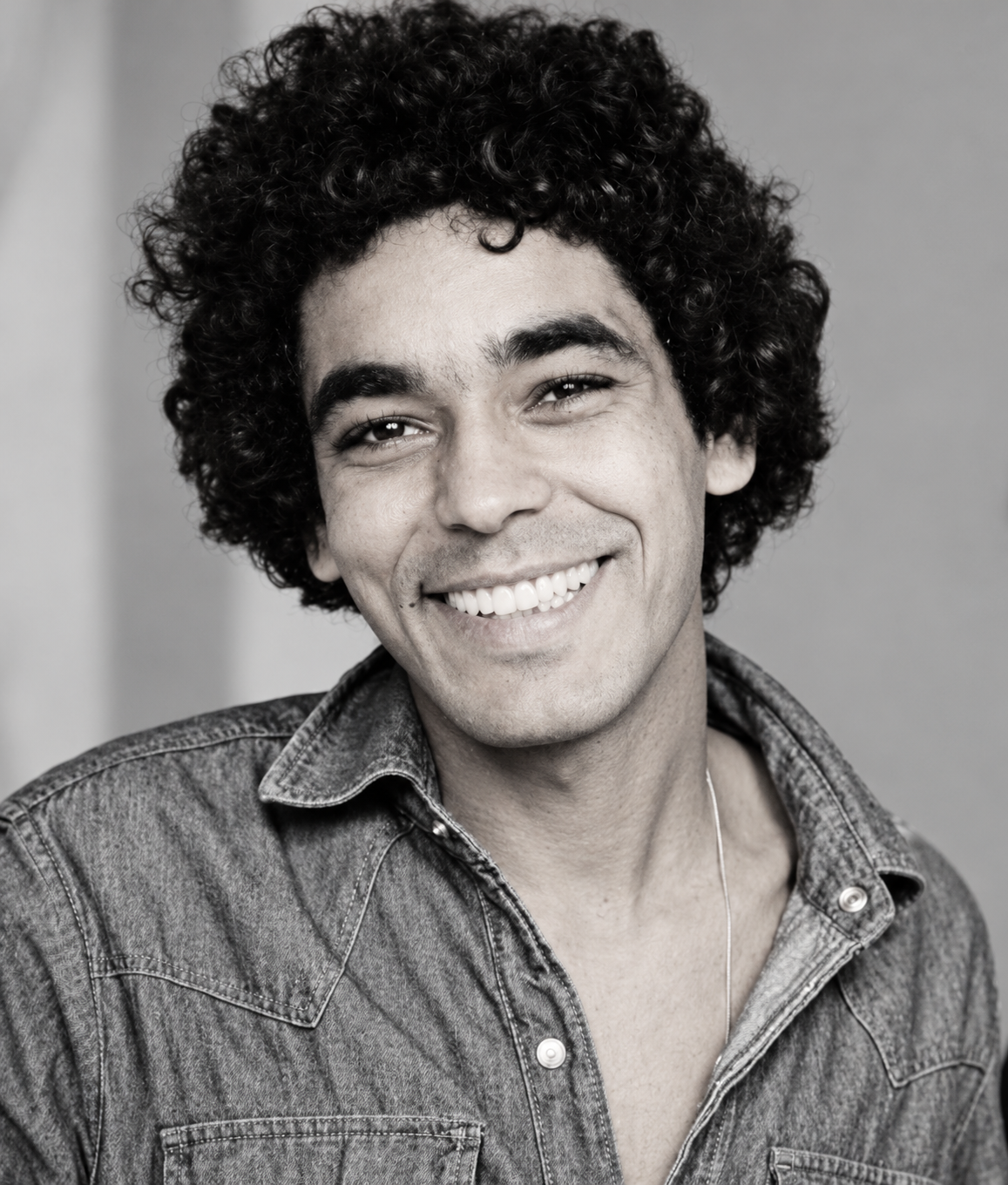 MOHAMED MOUNIR UNE HISTOIRE ÉGYPTIENNE… LA VOIX D’UN PAYS, LA MÉMOIRE D’UN PEUPLE
