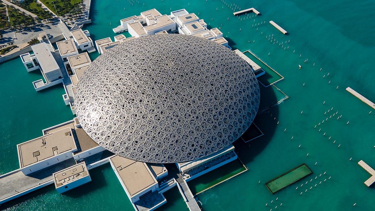 Le Louvre Abu Dhabi : une icône française au cœur du Golfe