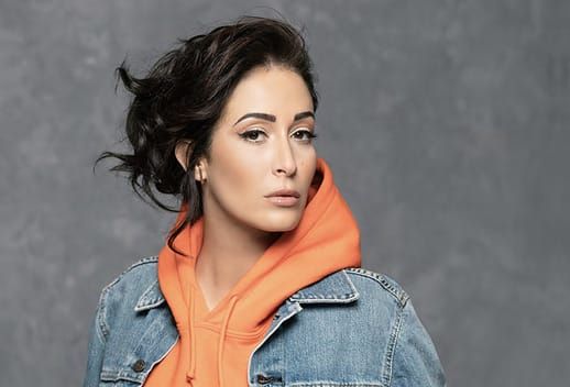 Kenza Farah, ou la constance d’une voix : trajectoire intime d’une fidélité musicale