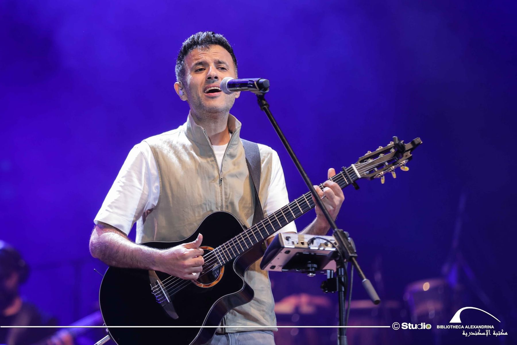 Hamza Namira, la voix moderne du monde arabe qui trouve un écho particulier à Paris