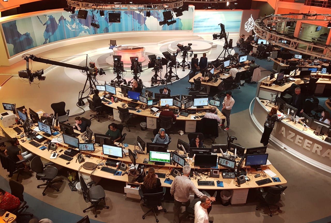 L’intelligence artificielle dans les médias arabes : mutation technologique et recomposition des salles de rédaction