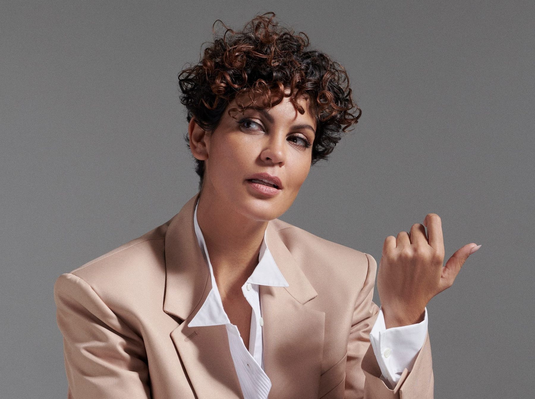 Nawell Madani Habiter le rire, révéler l’invisible