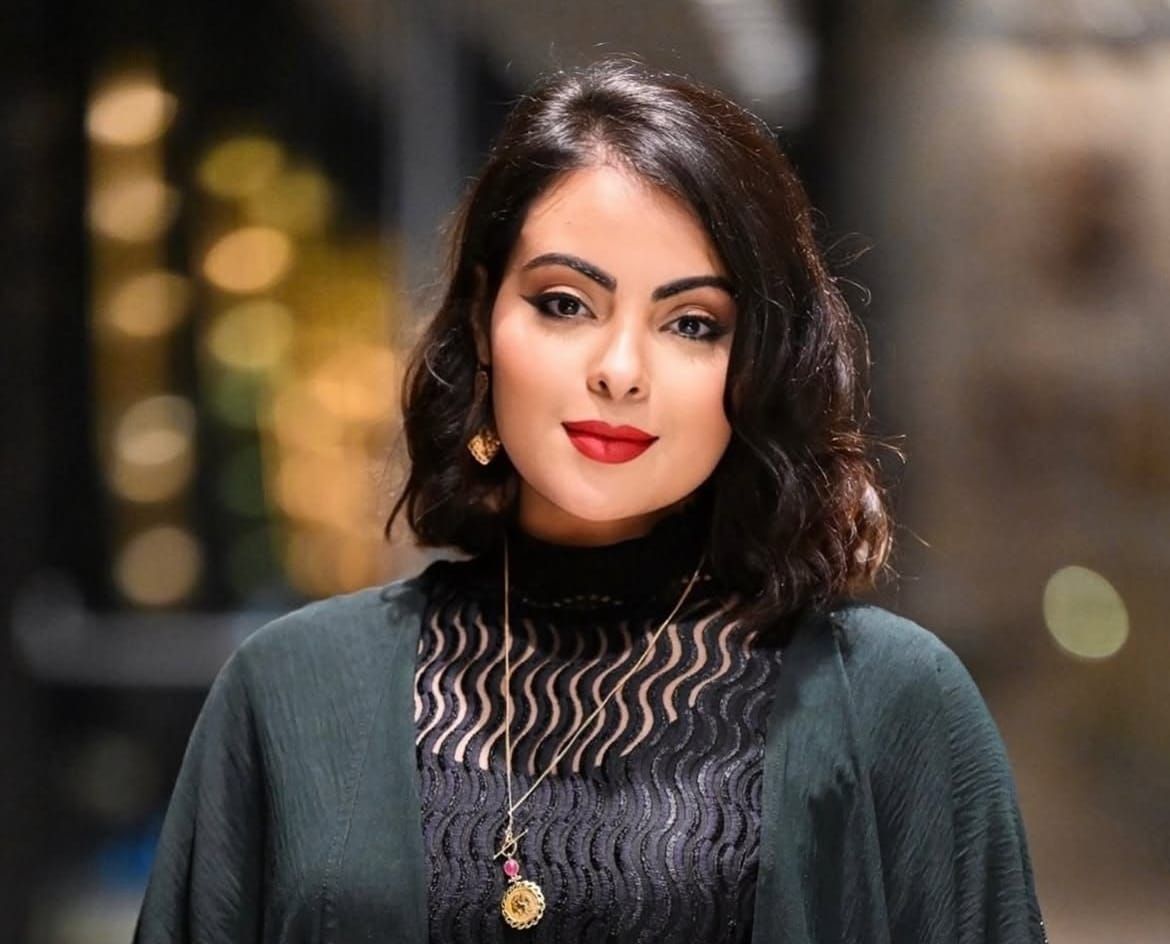 RAGHDA KABOURI LE VISAGE EST À L’ÉCRAN. LE MÉTIER SE CONSTRUIT AILLEURS.