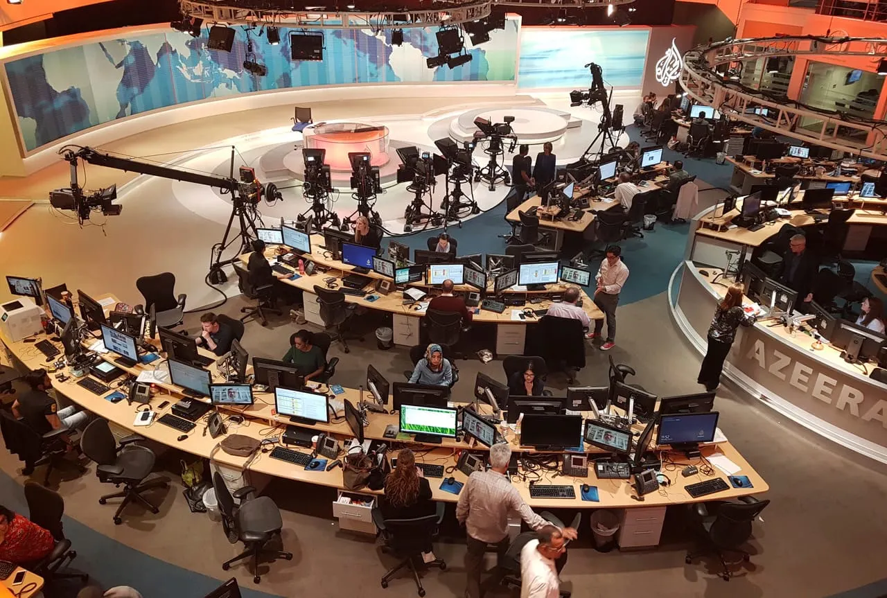 L’intelligence artificielle dans les médias arabes : mutation technologique et recomposition des salles de rédaction