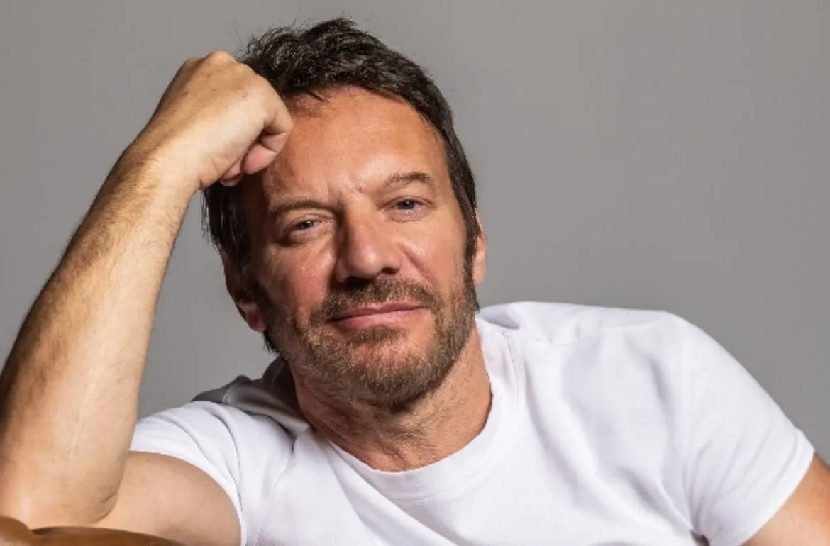SAMUEL LE BIHAN L’ACTEUR QUI A DÉPLACÉ SA POSITION