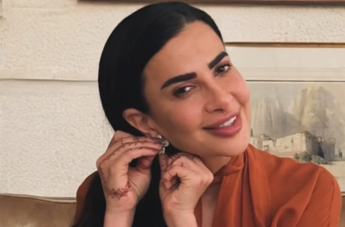 HIND KHALIFAT DÉPLACER LE BEAU SANS LE BRISER