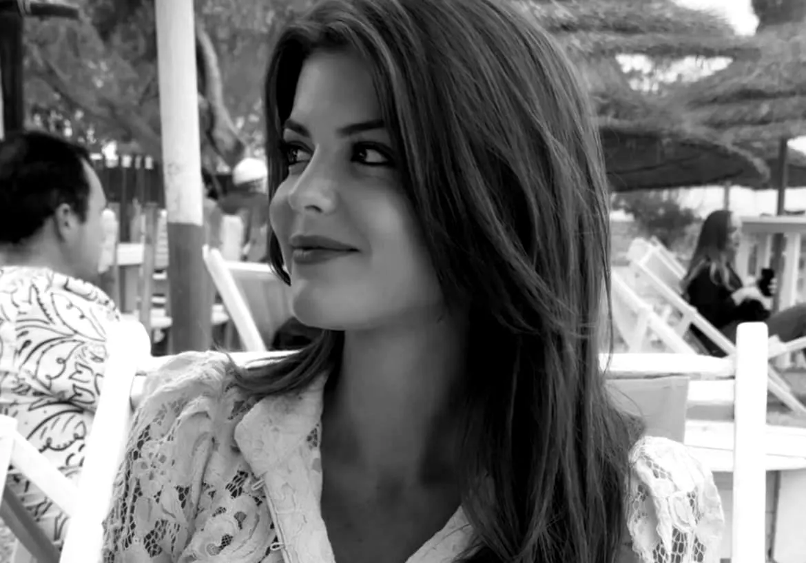 HANNA ASSOULINE Là où d'autres héritent d'une identité, elle a choisi d'en faire un langage de paix.