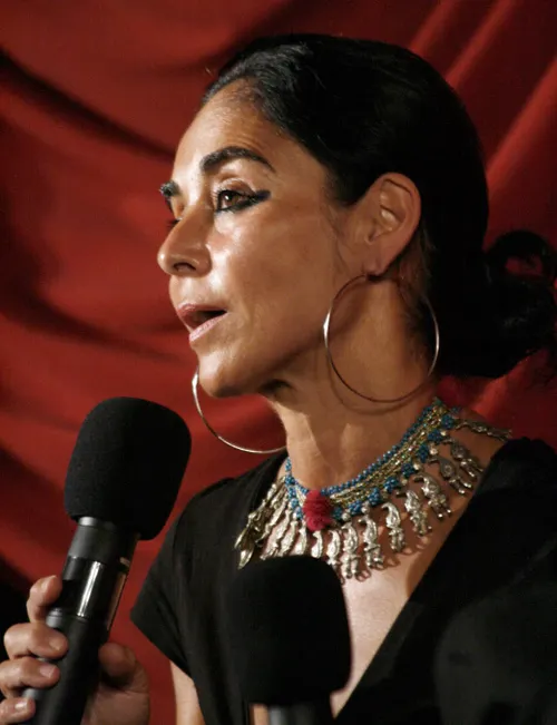 Shirin Neshat : Paris face au regard d’une artiste venue de l’Orient
