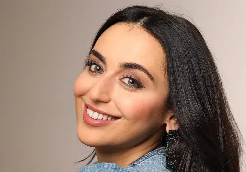 Faia Younan Une voix en suspens : intimité, déplacement et écriture de la retenue entre Damas et Paris