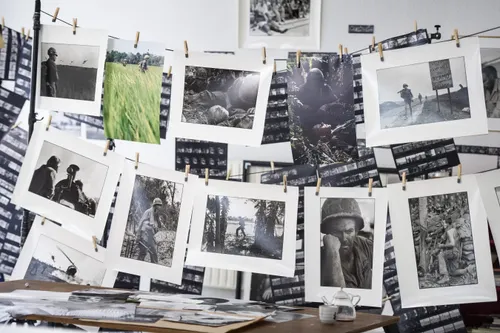 Le regard colonisé et le regard libre: comment le cinéma a réécrit l’histoire visuelle de l’intérieur
