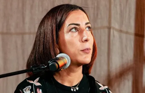 Faïza Guène Déplacer le récit, décentrer la langue
