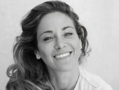 Fanny Gurunlian Quand la comédie dévoile les fissures du quotidien