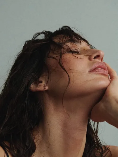 Kenza Fourati Quand la mode devient un passage entre cultures