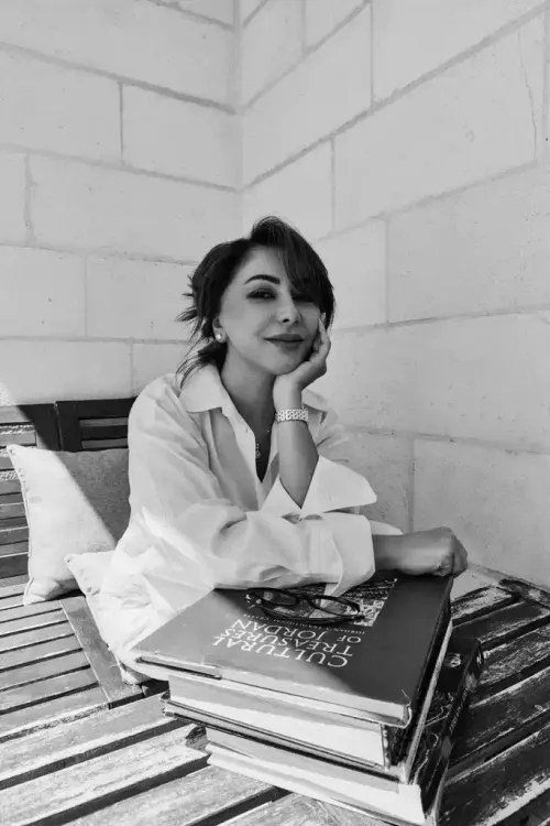 Eman Al Ahmed L’Orient réécrit dans le langage du silence, du textile et de la présence