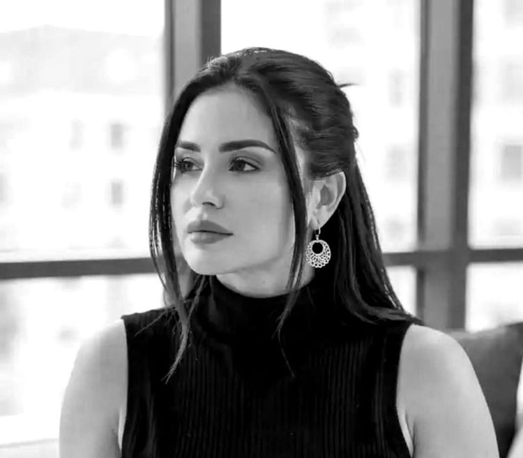 Dalia Abou Omar Le visage lumineux d’une femme orientale dans l’ère de l’intelligence, de l’innovation et du pouvoir narratif