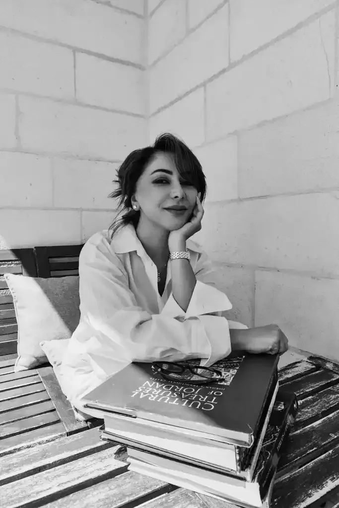 Eman Al Ahmed L’Orient réécrit dans le langage du silence, du textile et de la présence