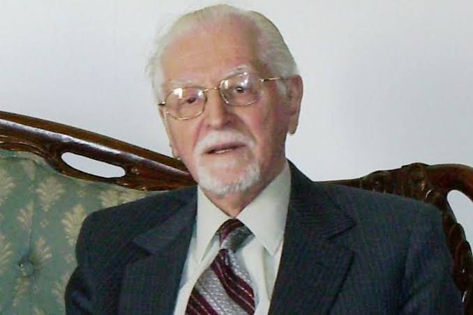 Décès de Mazen al-Mubarak, « cheikh des grammairiens », à 96 ans après sept décennies au service de la langue arabe