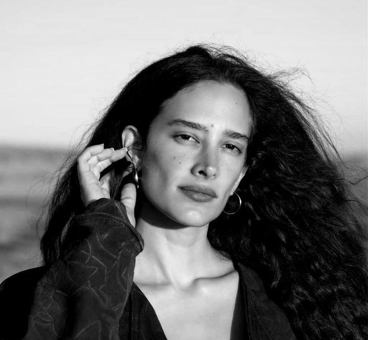 Aya Abi Haidar : une jeune énergie qui crée un art aux dimensions complètes