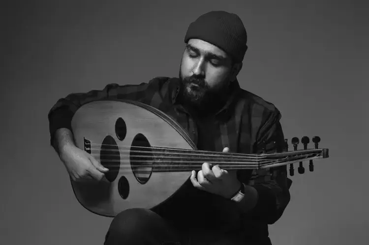 YOUSIF ABBAS FAIRE ENTENDRE L’IRAK SANS LE RÉDUIRE À UN SON