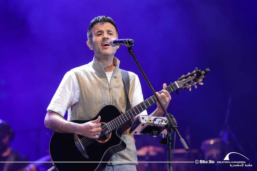 Hamza Namira, la voix moderne du monde arabe qui trouve un écho particulier à Paris