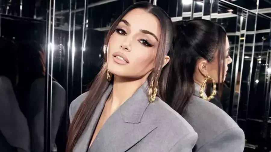 Hande Erçel, la construction silencieuse d’une figure de mode entre Orient et Paris