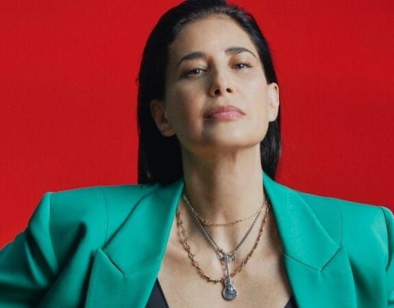 Yara Lapidus, Paris comme atelier d’une voix venue d’Orient