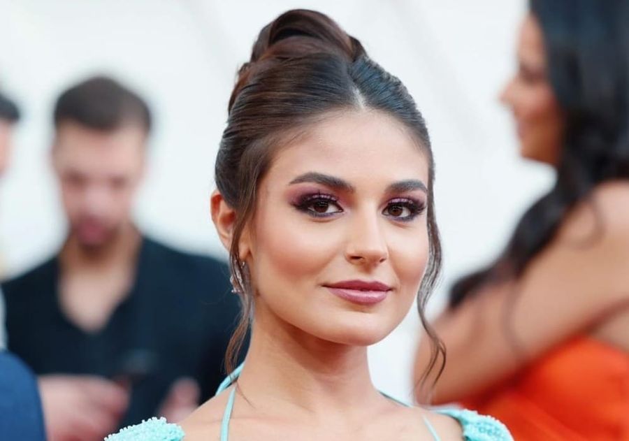 Gina Abou Zeid, l’épreuve du temps et la justesse du jeu Là où le regard s’extrait de l’image pour éprouver la scène.