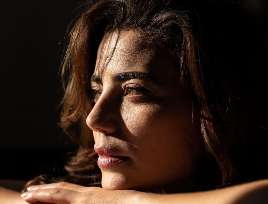 Nassima Benchicou, la présence tenue comme acte de jeu