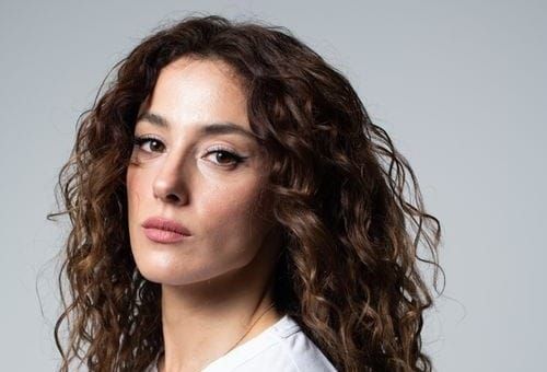 Cansu Tosun La cohérence silencieuse d’un parcours contemporain