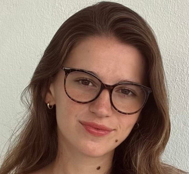 Lola Maupas Écrire contre l’effacement : trajectoire d’une médiation critique